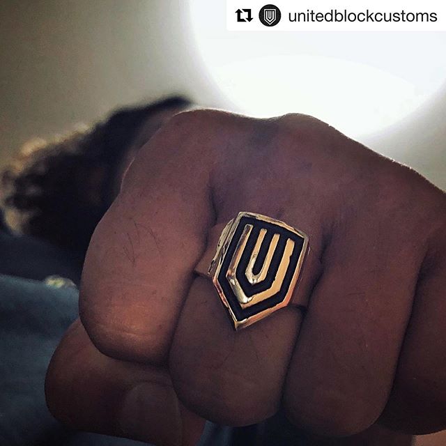 #Repost @unitedblockcustoms with @get_repost・・・We are connected by a great support gold ring.  To enjoy life. Wow!  Great supporter!  Wearing before the official !?素晴らしいサポーターズゴールドリング!オフィシャルよりも早い!? サポートTシャツ #unitedblockcustoms #greatsupporters #gold #20kgold #supportubc #いつもサポートTが最速 #ありがとうございます #非売品 #朝までトーク