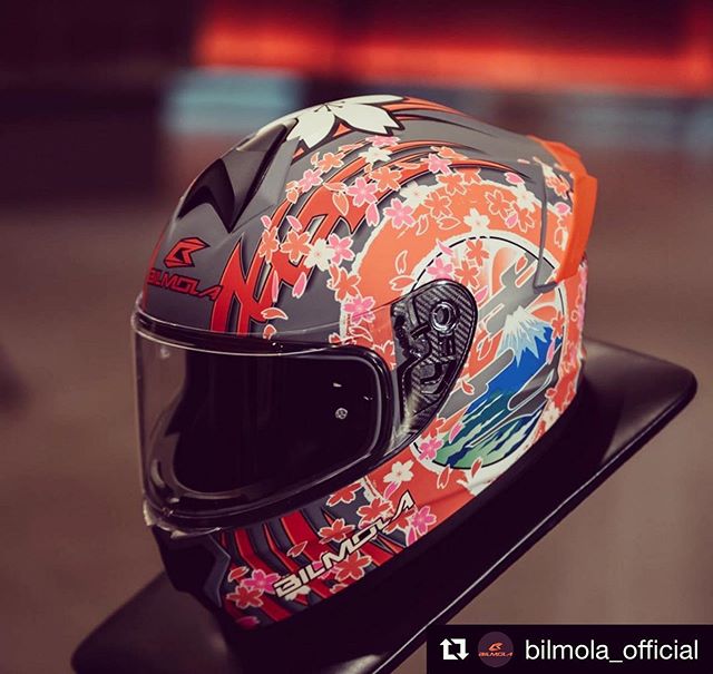 このヘルメットのおかげでたくさんのタイランドの🇹🇭友ができたなぁ〜いよいよNext Model！来年は #bilmola 40th anniversary という事らしいんで何だか色々楽しみだなぁ〜😎#Repost @bilmola_official with @get_repost・・・Rapid S - Model 2019 #Bilmola #bilmolahelmet #bilmola2019 #RapidS #biker #bikelife #motocycle  #helmet #helmet2019