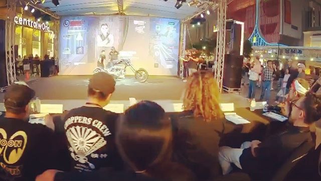 #bmf2020 Vol.1今年もビデオレポートを数本に分けてアップして参ります♫#motorcycle  という交差点を軸にCOBOOはもっとHappyを創出できるよう努力して参りますので、是非何処かで、時を共有頂ければ幸いです！🇹🇭ようやく2020が自分の中でスタートしました！笑#bangkokmotorbikefestival #coboo #thailand #bangkok #asia #japan #harleydavidson #motorcyclelife #custompaint #unitedblockcustoms